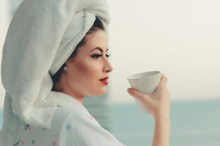 Jak się ubrać do spa w hotelu? Postaw na wygodny i elegancki strój, który zapewni Ci relaks i komfort!