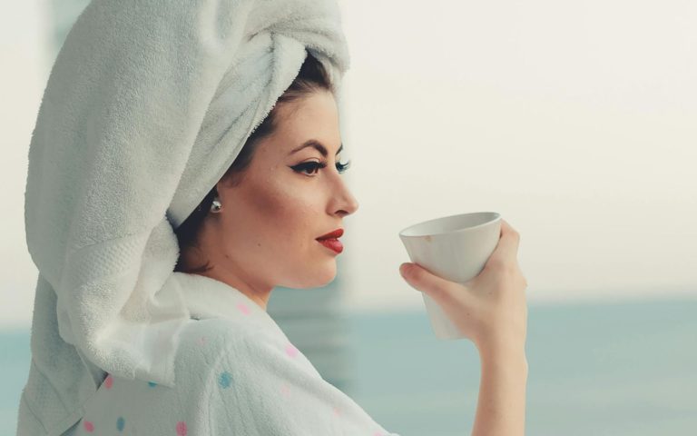 Jak się ubrać do spa w hotelu? Postaw na wygodny i elegancki strój, który zapewni Ci relaks i komfort!