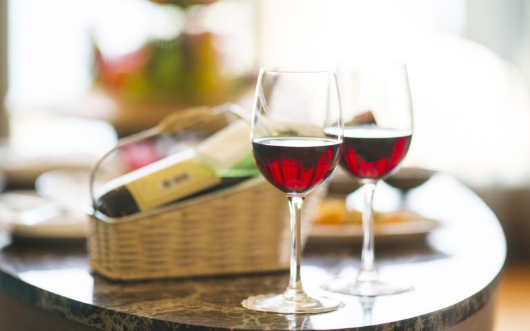 Nie wiesz, co założyć na hotelową kolację? Sprawdź nasze gotowe stylizacje!