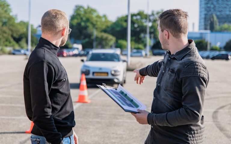 Photo Driving instructor